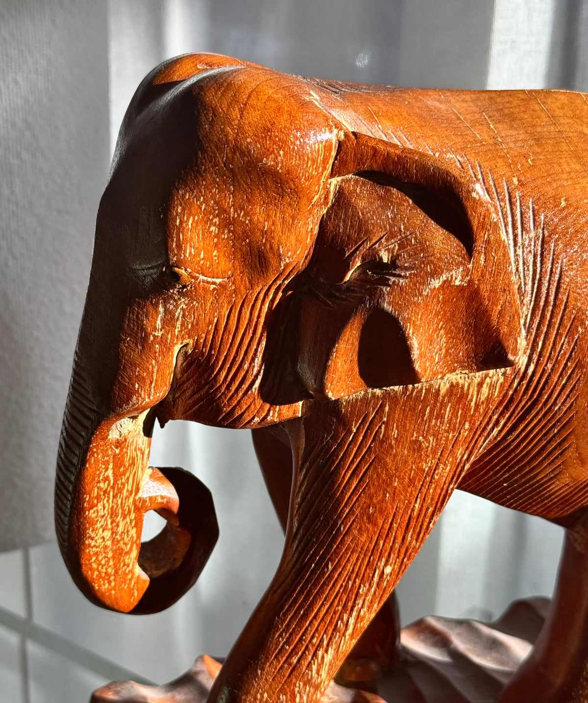Elefant i træ