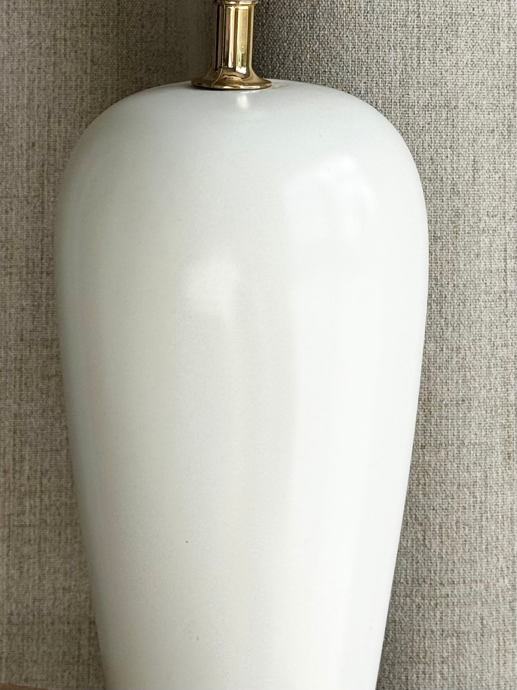 Bordlampe med gulddetalje