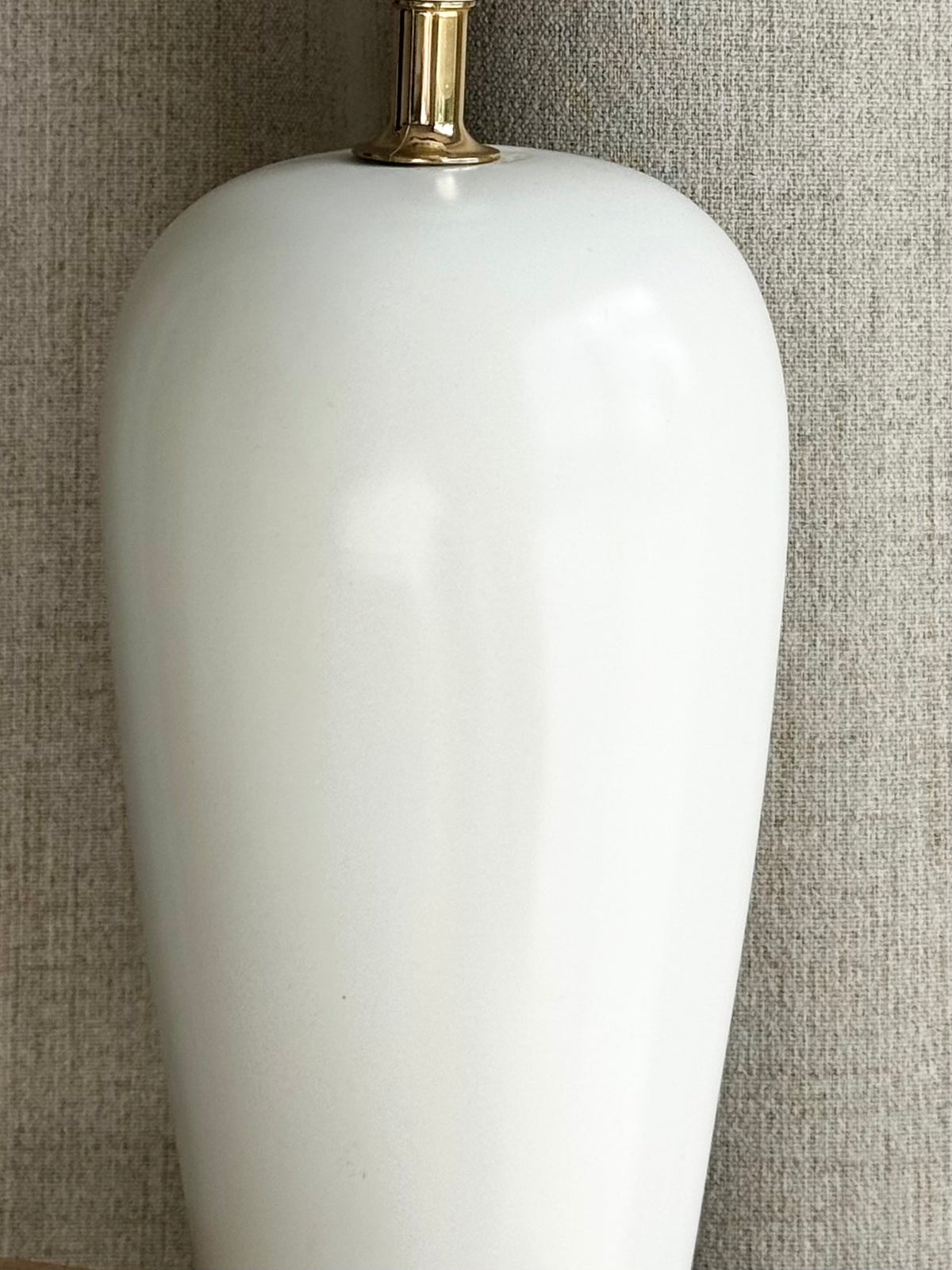 Bordlampe med gulddetalje
