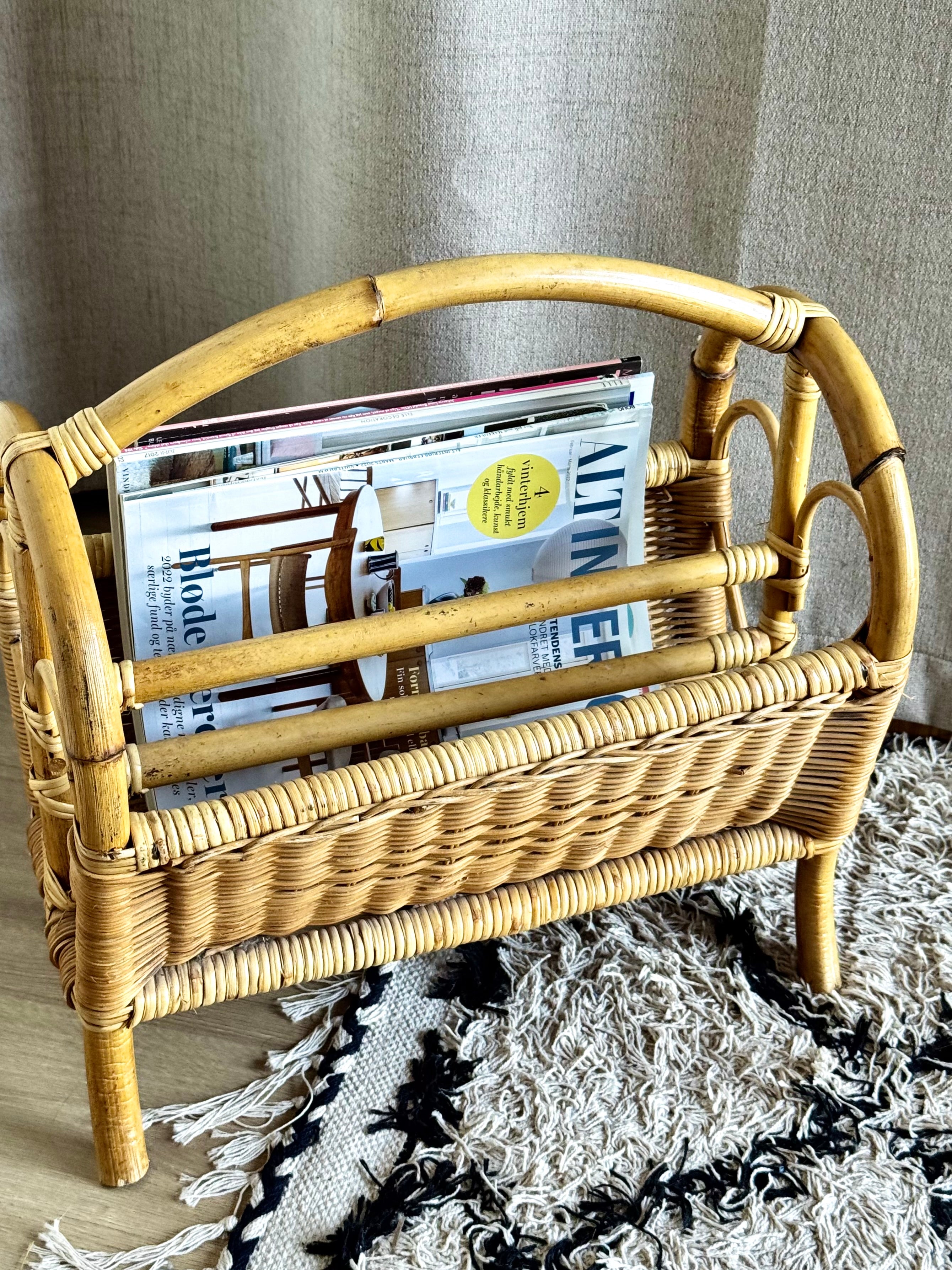 Magasinholder i rattan