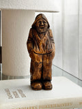 Håndskåret træfigur