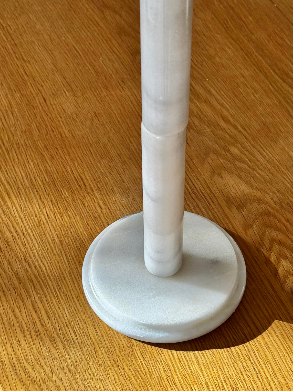 Kølkenrulleholder i marmor
