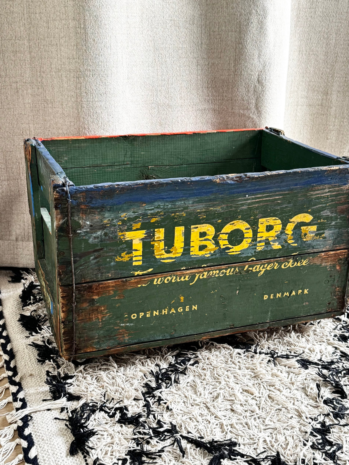 Gammel ølkasse med hjul