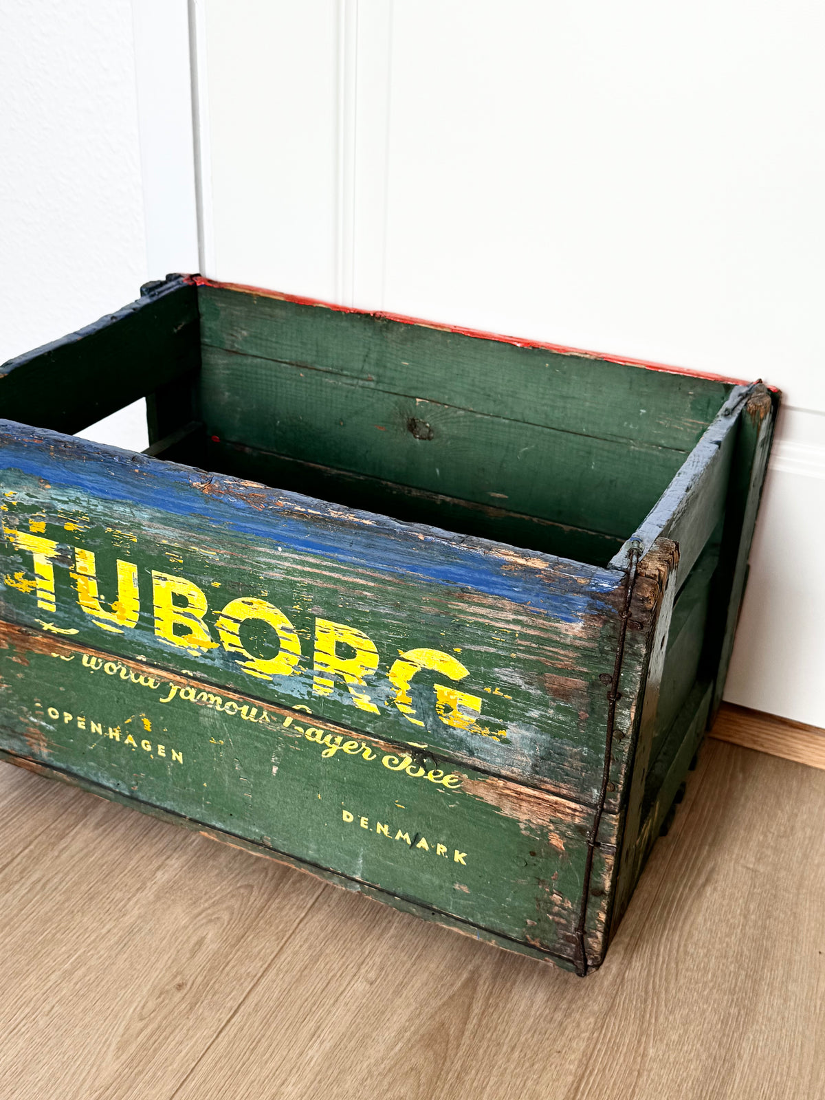 Gammel ølkasse med hjul