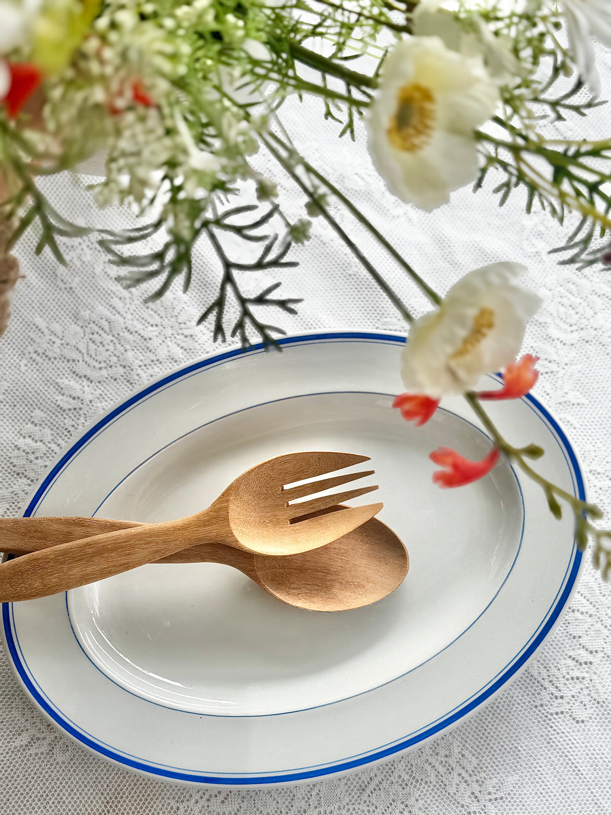 Serveringsfad med blå detaljer