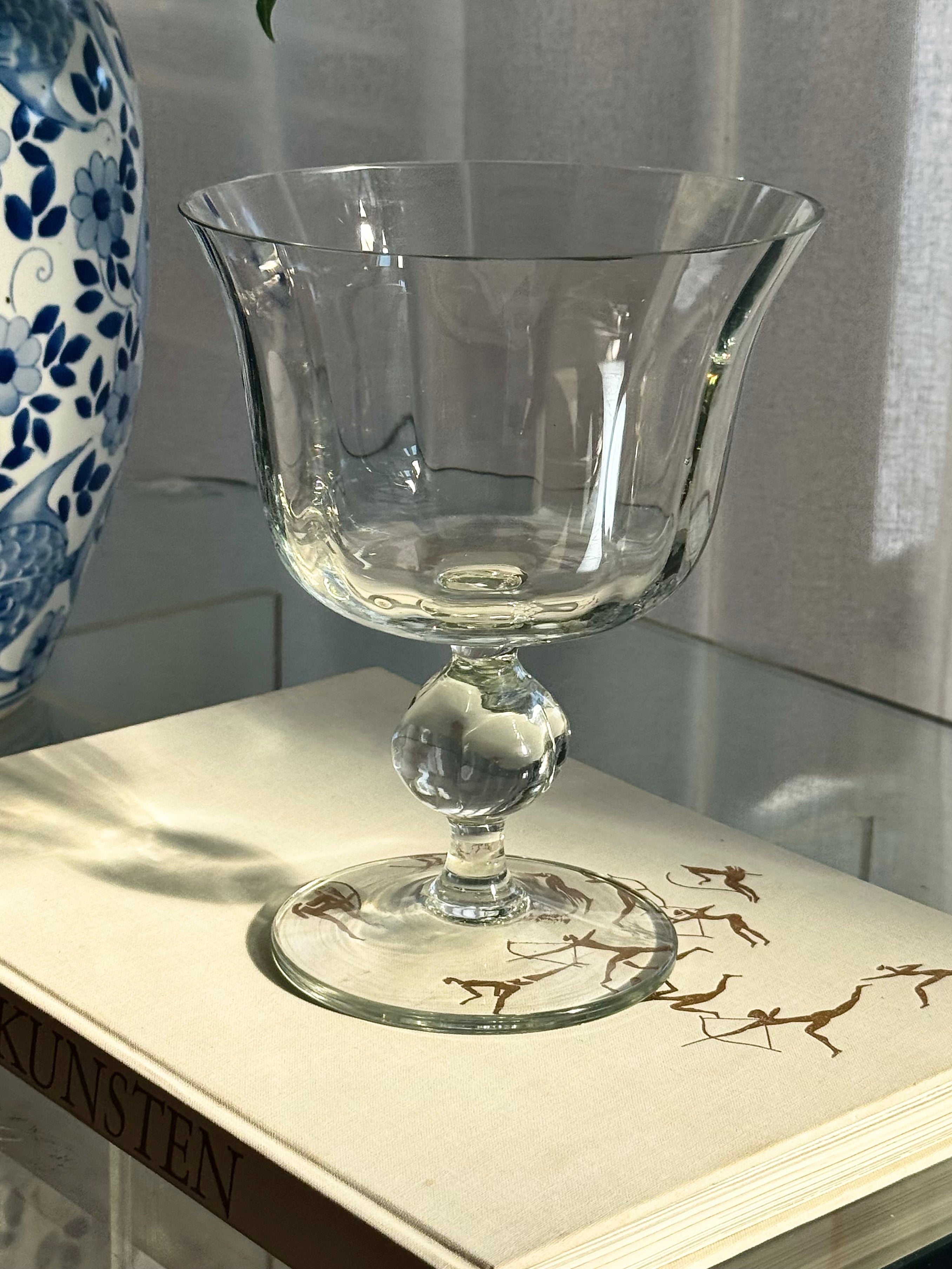 Glasskål på fod