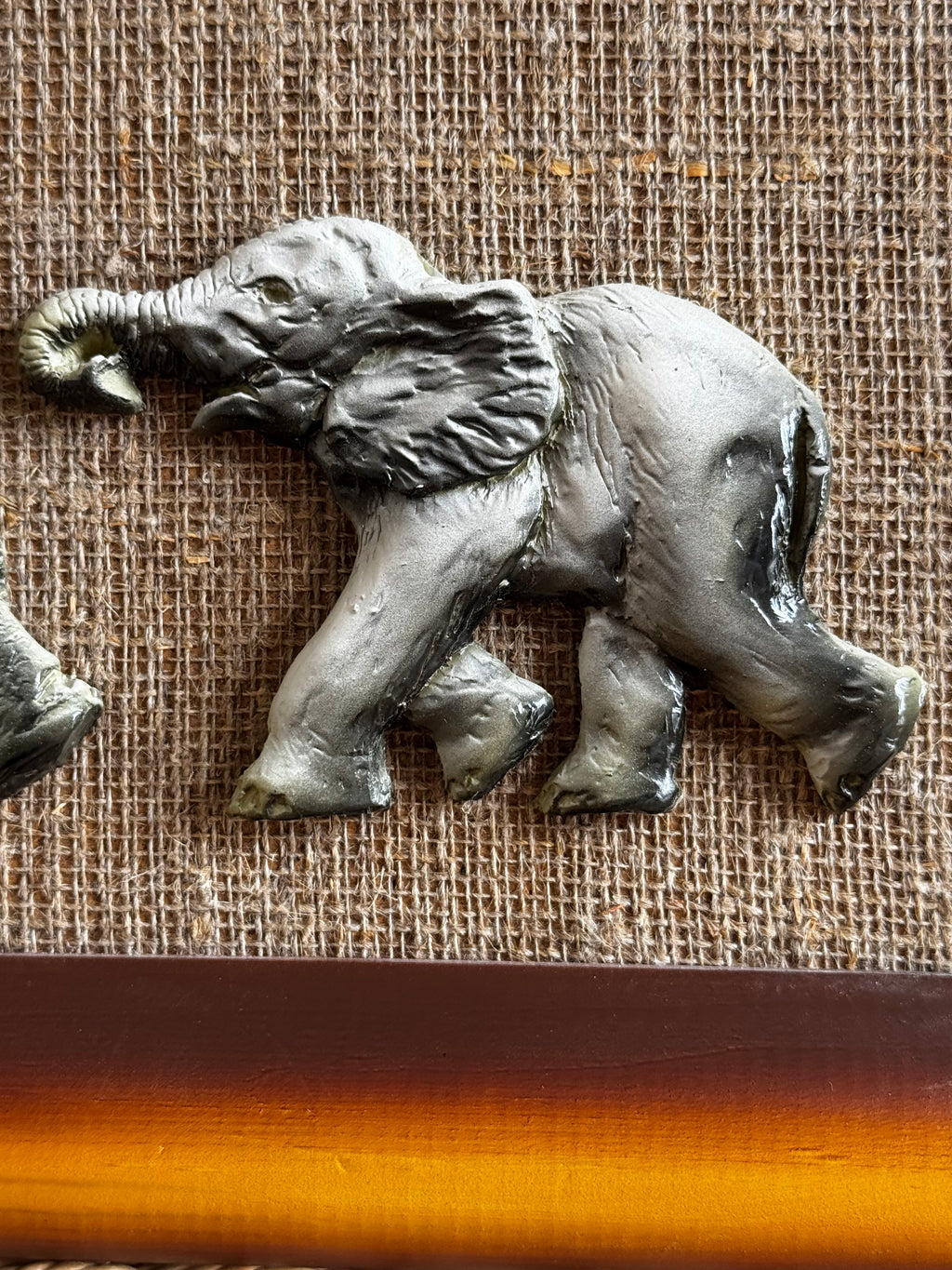 Relief med elefant motiv