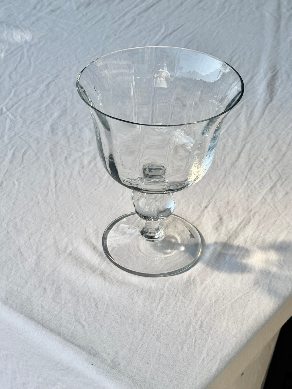 Glasskål på fod