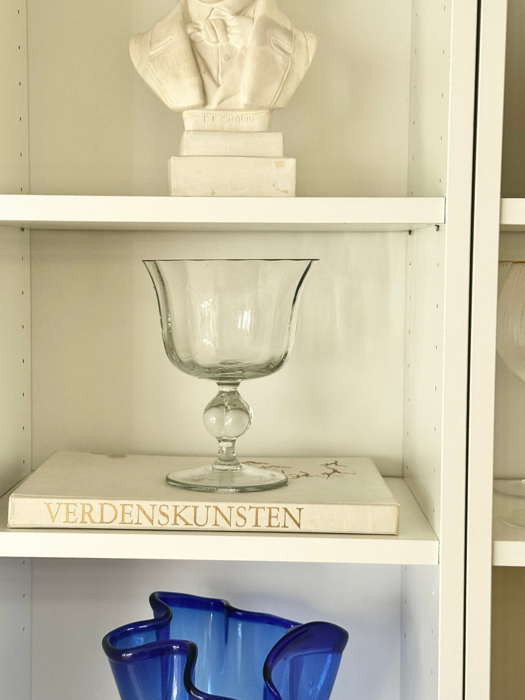 Glasskål på fod