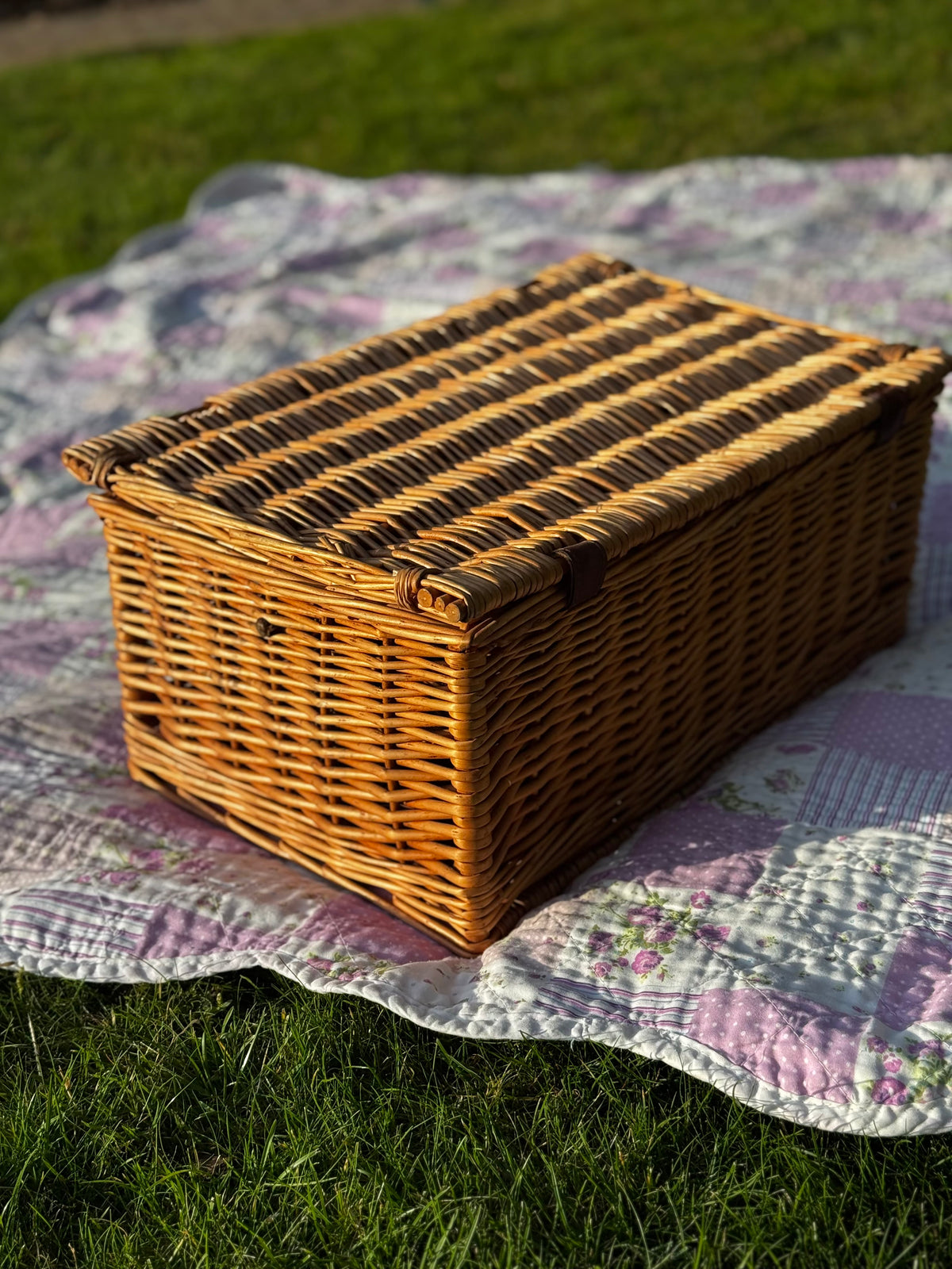 Picnickurv i pileflet med indhold