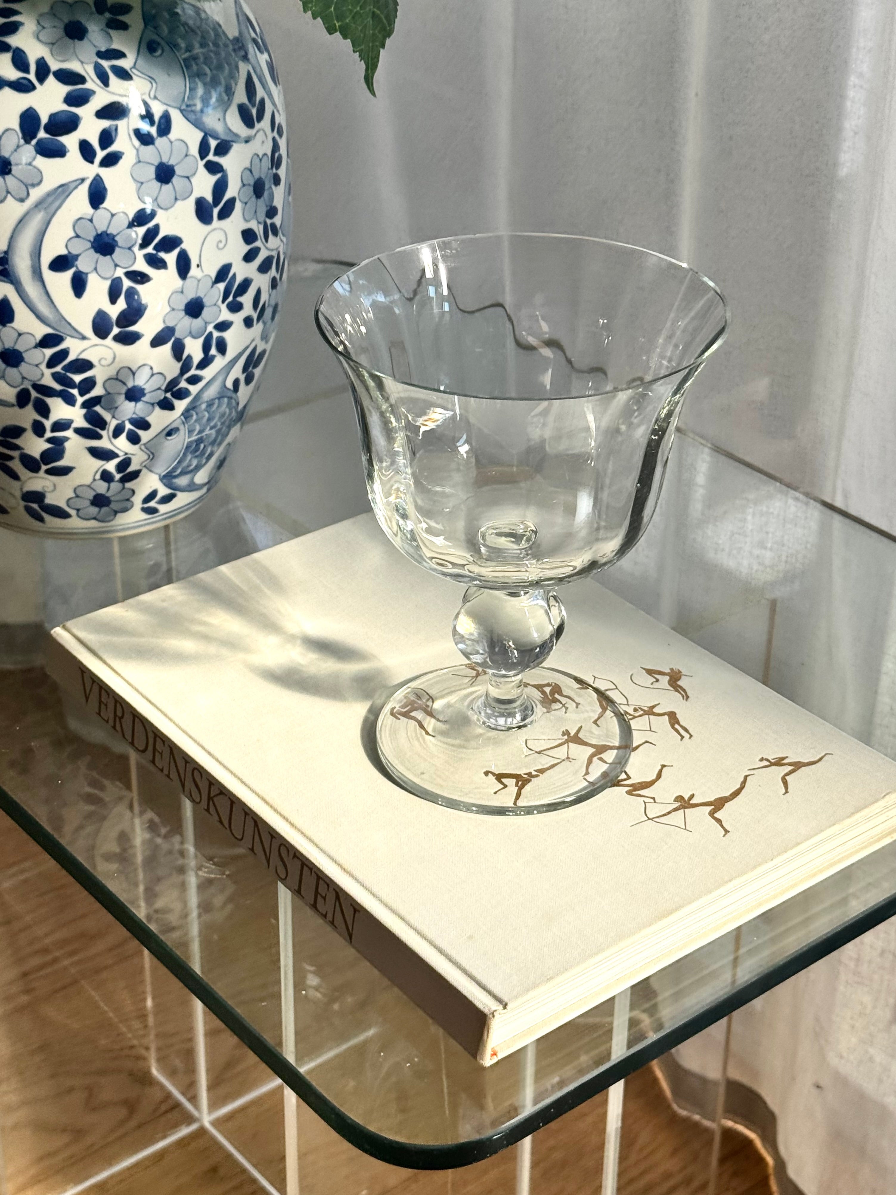 Glasskål på fod