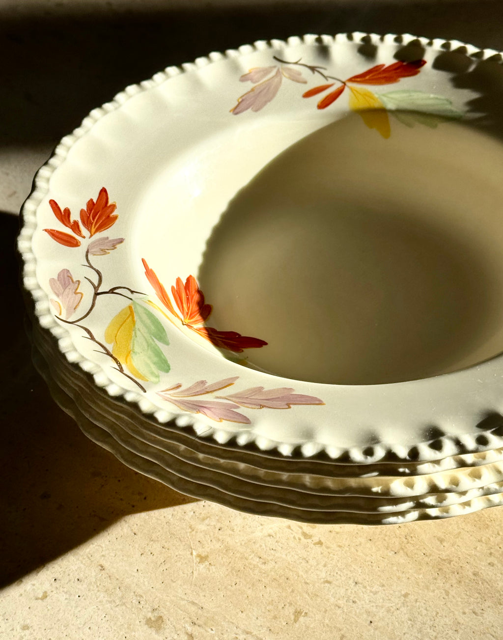 Engelske dybe vintage-tallerkener